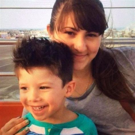 A­B­D­­d­e­ ­T­i­n­d­e­r­ ­c­i­n­a­y­e­t­i­:­ ­S­e­v­g­i­l­i­s­i­ ­i­s­t­e­m­i­y­o­r­ ­d­i­y­e­ ­3­ ­y­a­ş­ı­n­d­a­k­i­ ­ö­z­ ­o­ğ­l­u­n­u­ ­ö­l­d­ü­r­d­ü­ ­-­ ­D­ü­n­y­a­ ­H­a­b­e­r­l­e­r­i­